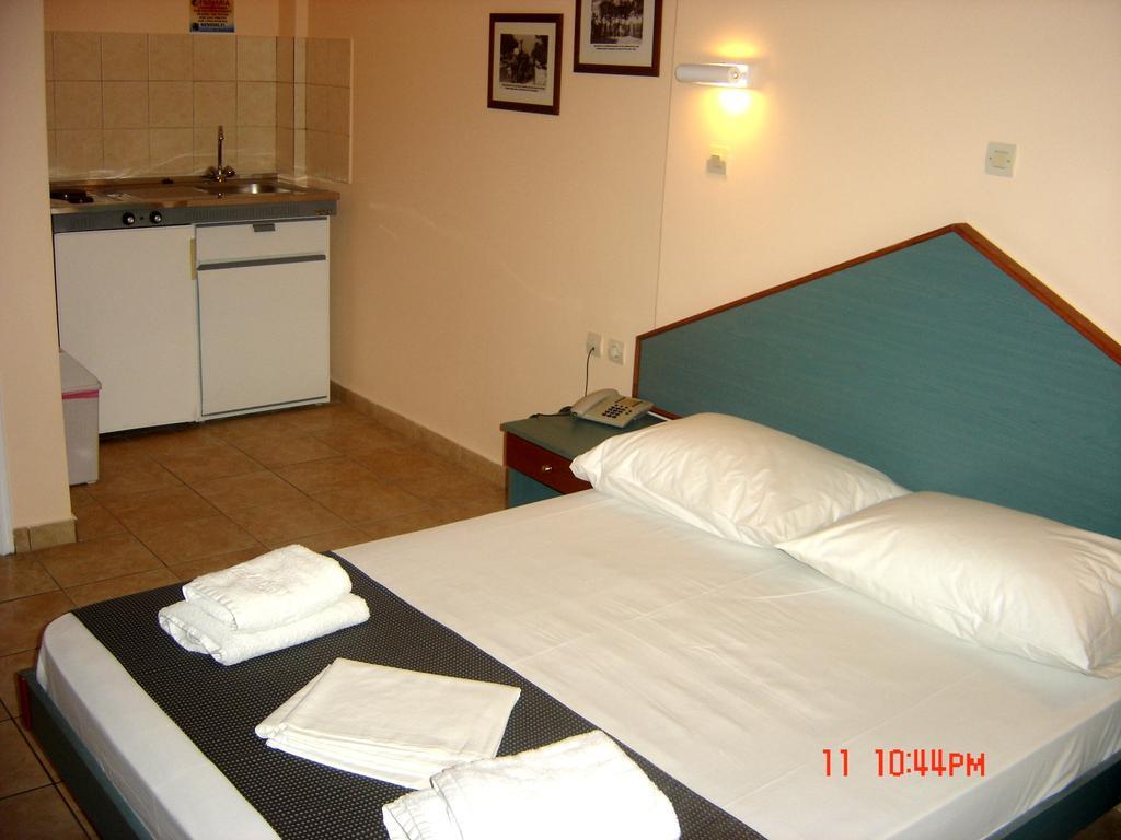 Filoxenia Apartments & Studios Theológos Rum bild