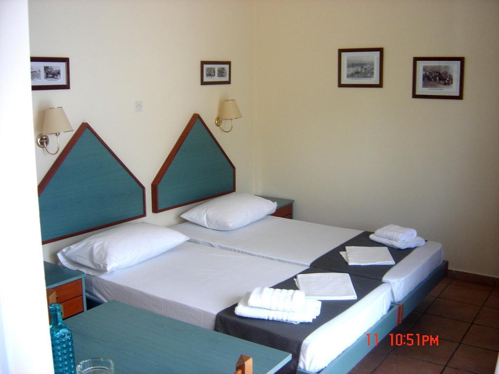 Filoxenia Apartments & Studios Theológos Rum bild